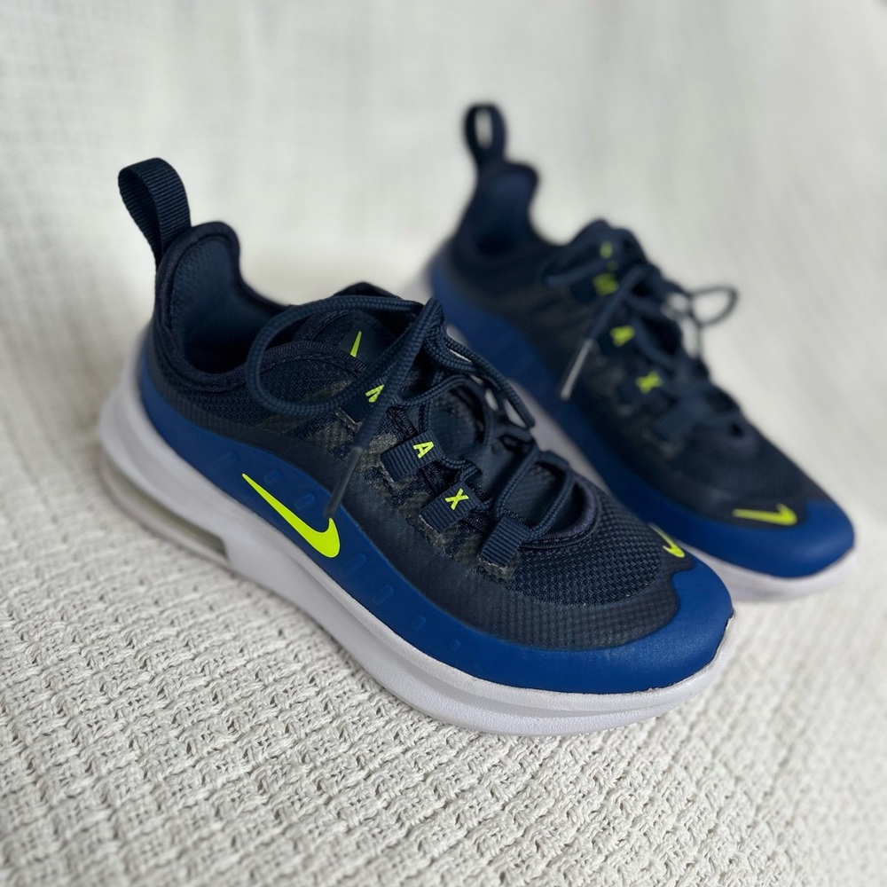 Nike Kids Navy and Neon Yellow Sneakers